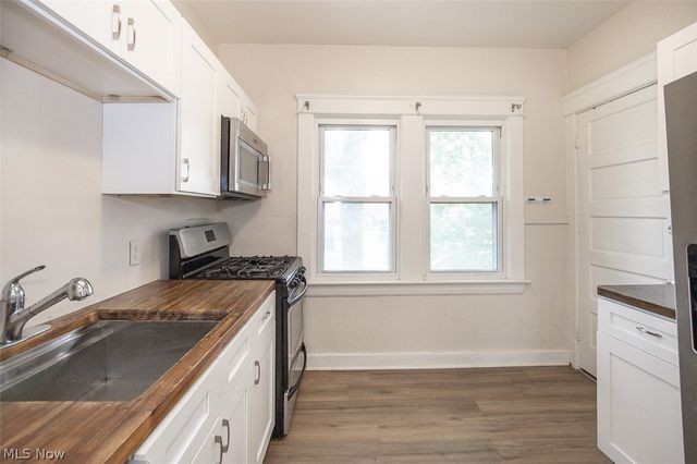 1545 Coutant Avenue, Lakewood, OH 44107