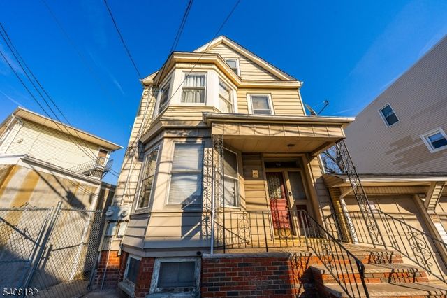 44 Richards St, Newark City, NJ 07105