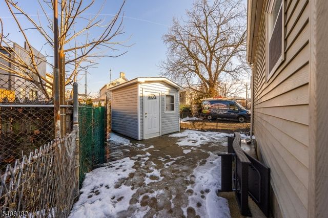 44 Richards St, Newark City, NJ 07105