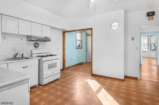 44 Richards St, Newark City, NJ 07105