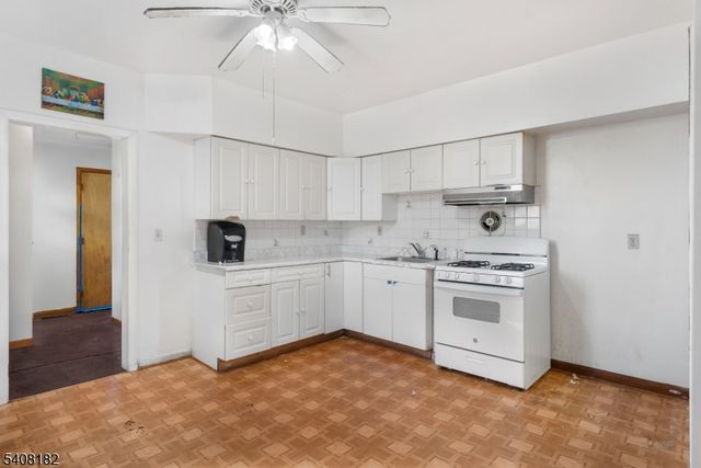 44 Richards St, Newark City, NJ 07105