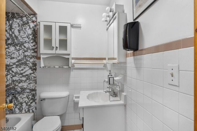 44 Richards St, Newark City, NJ 07105