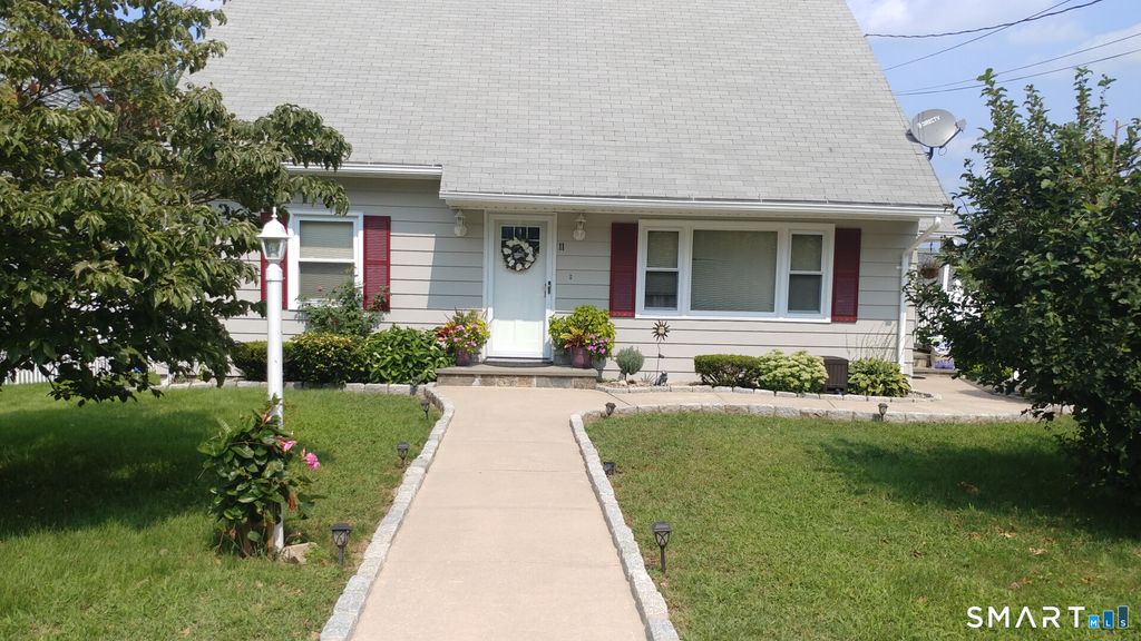 11 Cribbins Avenue, Shelton, CT 06484