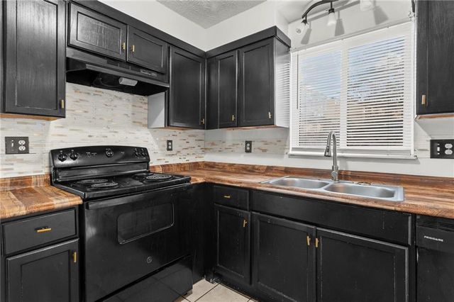 509 Village Square Court, Stone Mountain, GA 30083