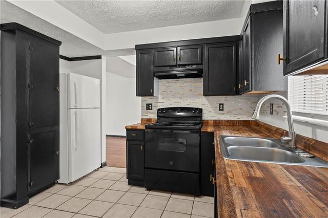 509 Village Square Court, Stone Mountain, GA 30083