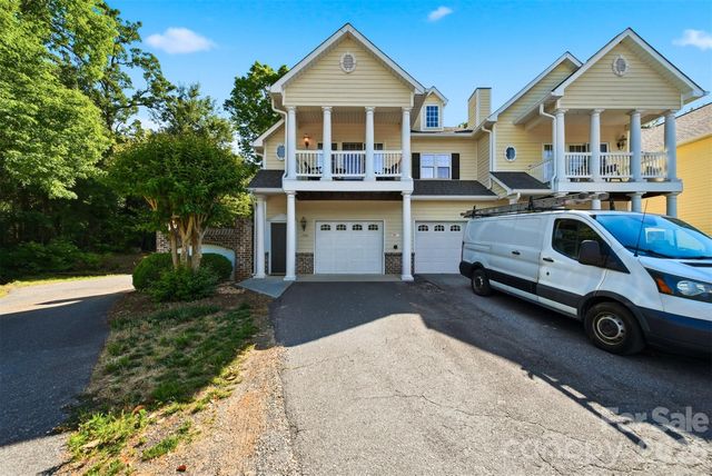 1390 21st Avenue NE, Hickory, NC 28601