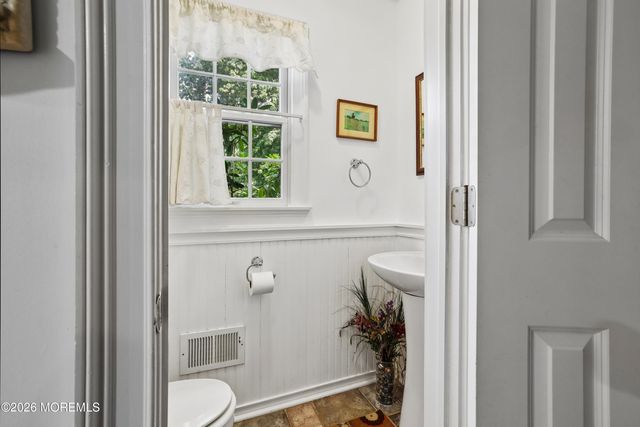 4 Oakwood Lane, Little Silver, NJ 07739