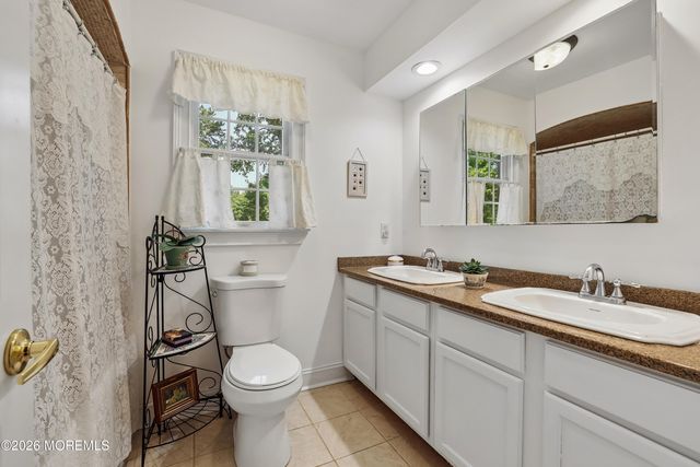 4 Oakwood Lane, Little Silver, NJ 07739