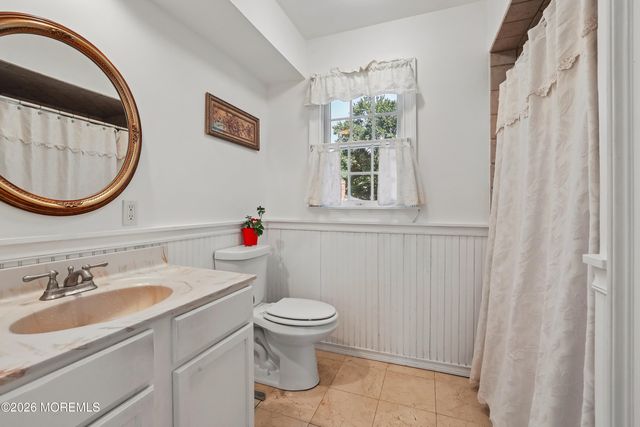 4 Oakwood Lane, Little Silver, NJ 07739