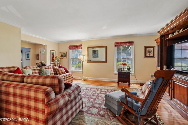 4 Oakwood Lane, Little Silver, NJ 07739