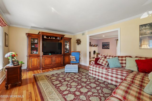 4 Oakwood Lane, Little Silver, NJ 07739