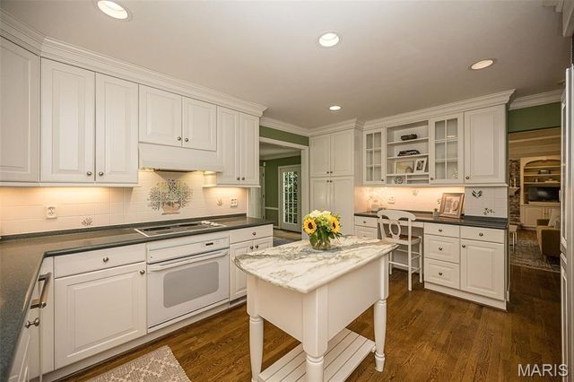 816 Twin Pine Drive, Kirkwood, MO 63122
