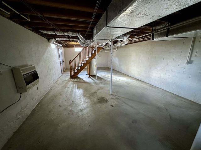 329 Poplar Dr, Red Boiling Springs, TN 37150