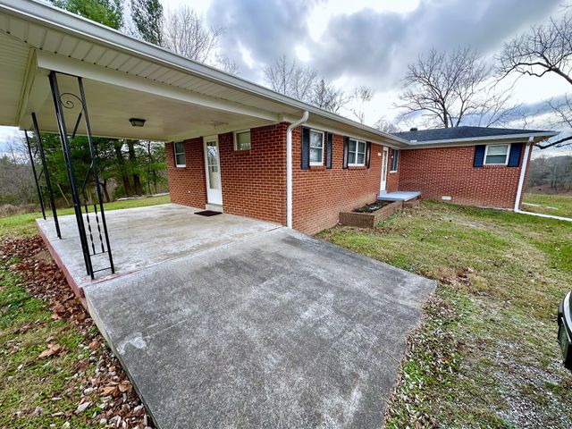 329 Poplar Dr, Red Boiling Springs, TN 37150