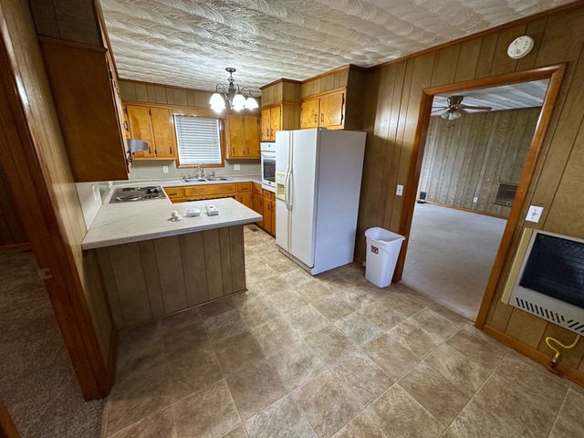 329 Poplar Dr, Red Boiling Springs, TN 37150