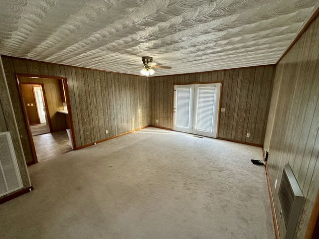 329 Poplar Dr, Red Boiling Springs, TN 37150