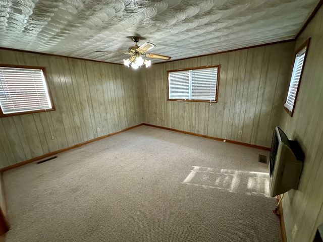 329 Poplar Dr, Red Boiling Springs, TN 37150