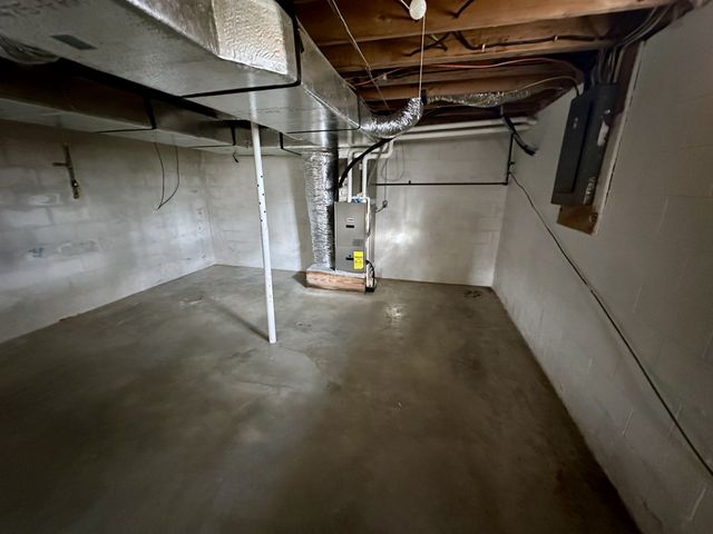 329 Poplar Dr, Red Boiling Springs, TN 37150