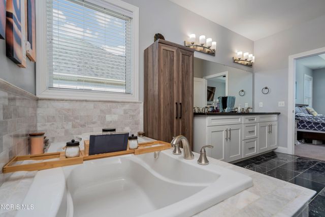 9541 Newbury Lane, Whitehouse, OH 43571