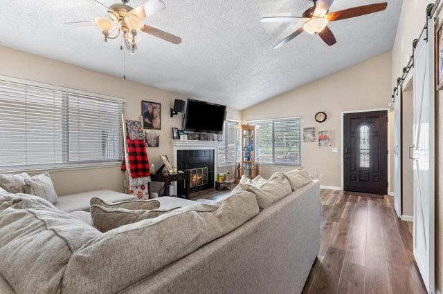 482 De Mar Dr, Sacramento, CA 95831