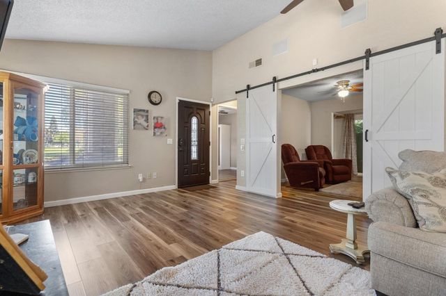 482 De Mar Dr, Sacramento, CA 95831