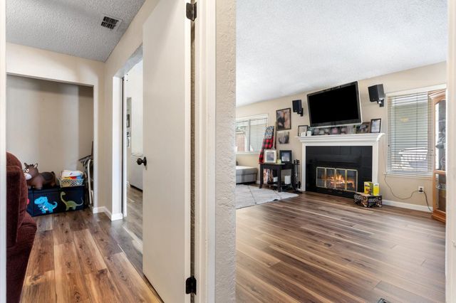 482 De Mar Dr, Sacramento, CA 95831