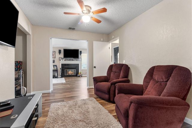 482 De Mar Dr, Sacramento, CA 95831