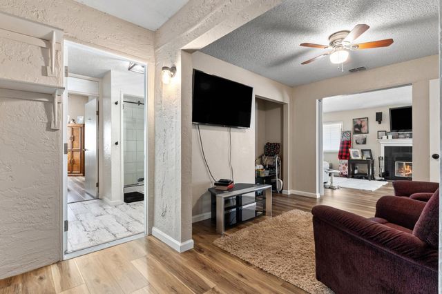 482 De Mar Dr, Sacramento, CA 95831