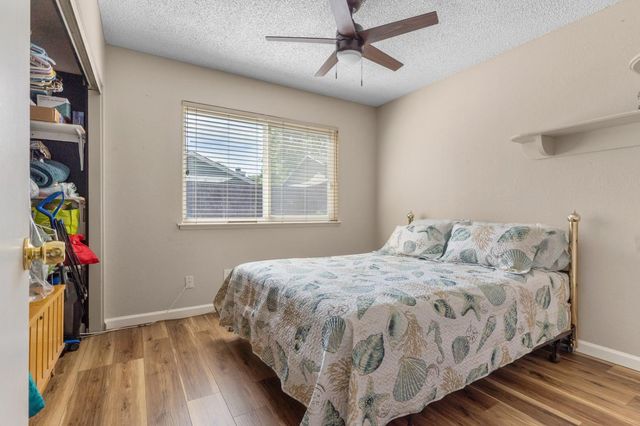 482 De Mar Dr, Sacramento, CA 95831