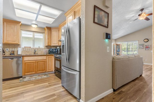 482 De Mar Dr, Sacramento, CA 95831