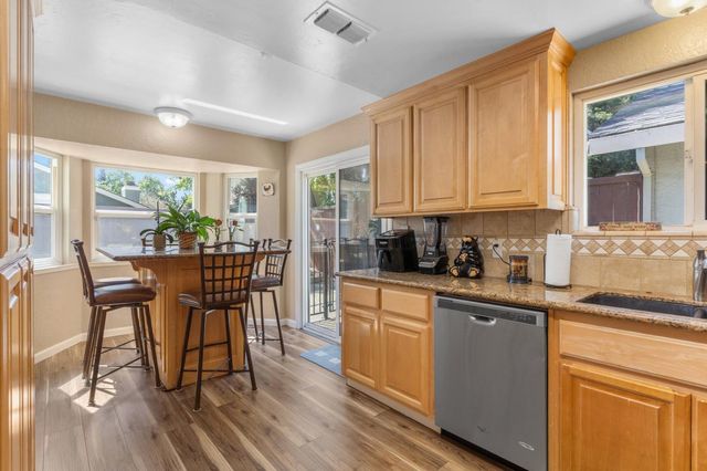 482 De Mar Dr, Sacramento, CA 95831