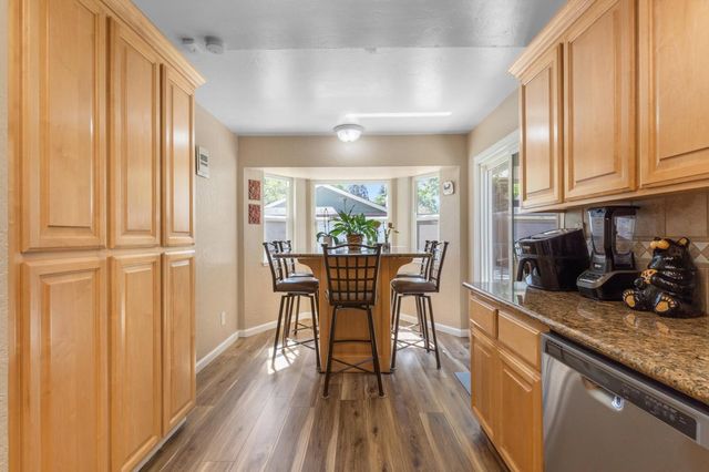 482 De Mar Dr, Sacramento, CA 95831