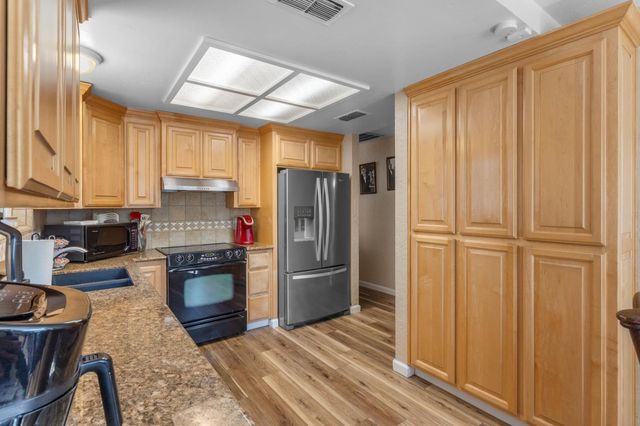 482 De Mar Dr, Sacramento, CA 95831