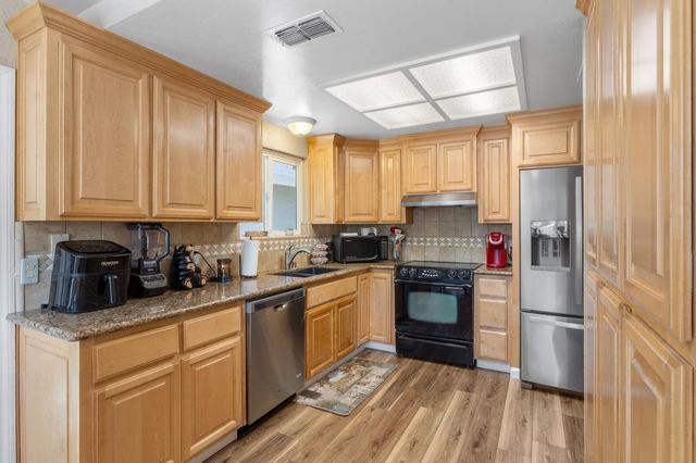 482 De Mar Dr, Sacramento, CA 95831