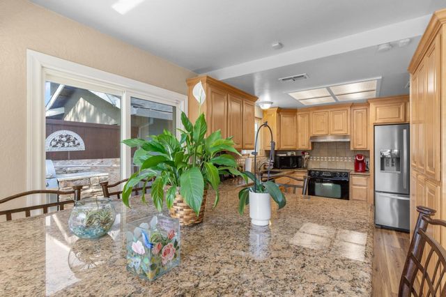 482 De Mar Dr, Sacramento, CA 95831