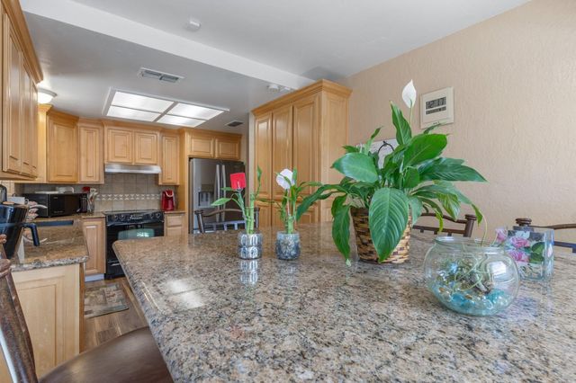 482 De Mar Dr, Sacramento, CA 95831