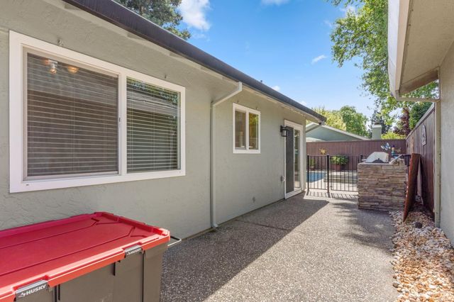 482 De Mar Dr, Sacramento, CA 95831