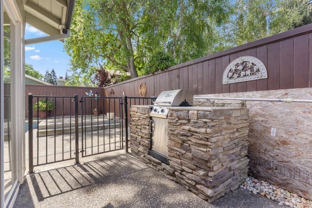 482 De Mar Dr, Sacramento, CA 95831