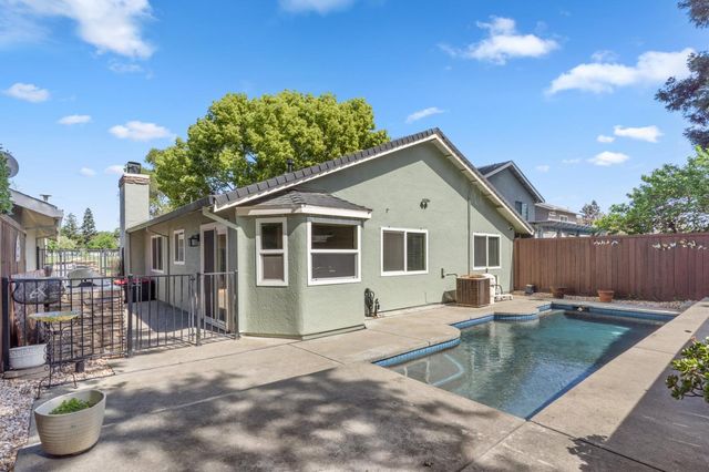 482 De Mar Dr, Sacramento, CA 95831