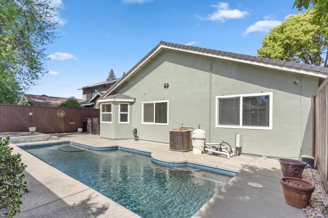 482 De Mar Dr, Sacramento, CA 95831