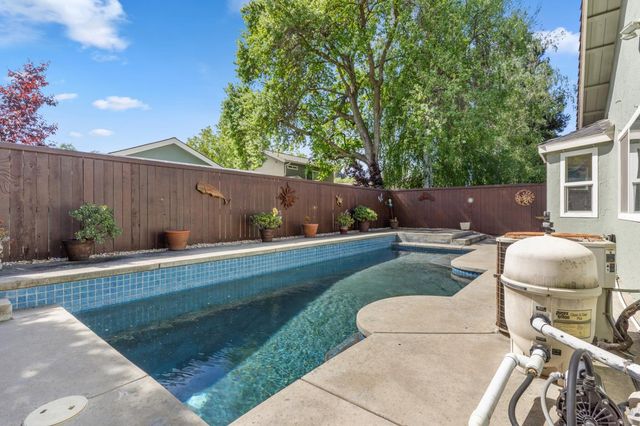 482 De Mar Dr, Sacramento, CA 95831