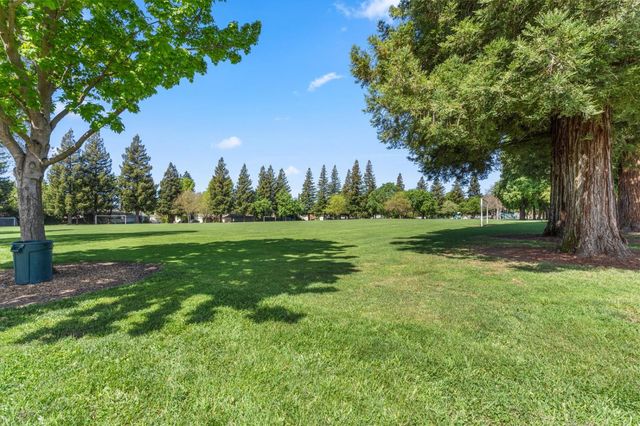 482 De Mar Dr, Sacramento, CA 95831