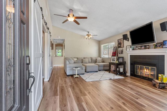 482 De Mar Dr, Sacramento, CA 95831