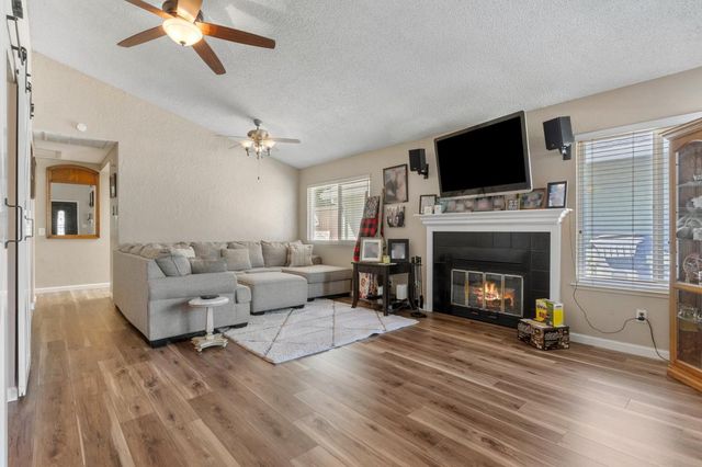 482 De Mar Dr, Sacramento, CA 95831