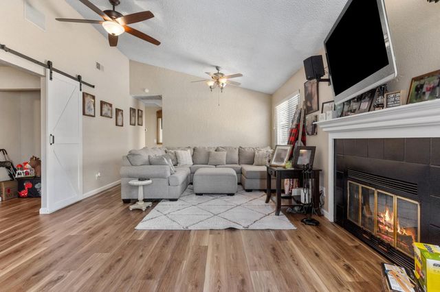 482 De Mar Dr, Sacramento, CA 95831