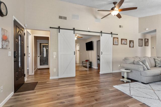 482 De Mar Dr, Sacramento, CA 95831