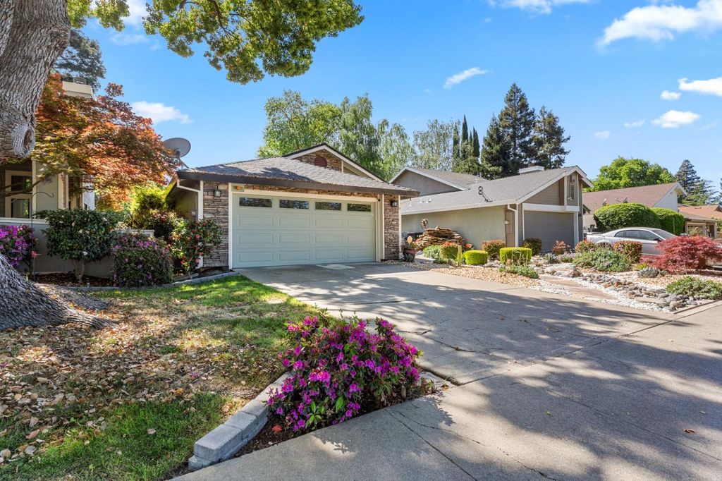 482 De Mar Dr, Sacramento, CA 95831