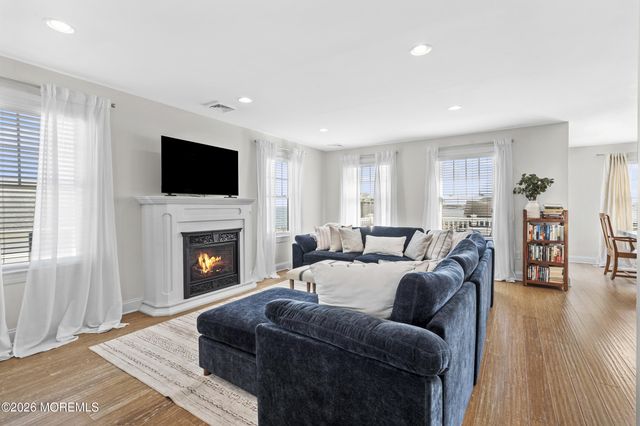 56 Beacon Drive, Waretown, NJ 08758