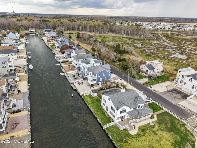 56 Beacon Drive, Waretown, NJ 08758