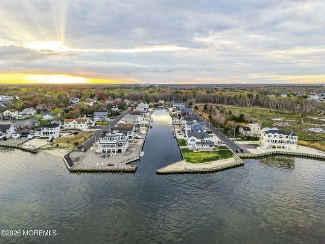 56 Beacon Drive, Waretown, NJ 08758